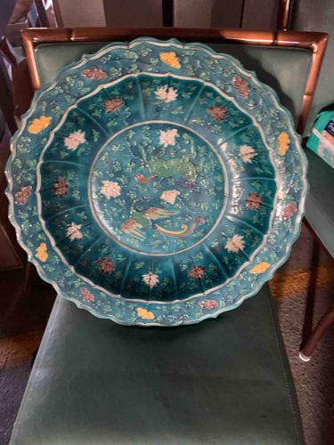 Chinese Turquoise-Ground Famille Verte Scalloped Charger