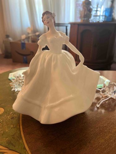 Royal Doulton Porcelain Figurine 'Fragrance' (White Edition)