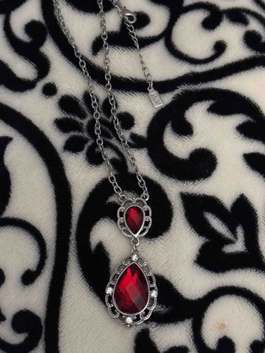 Victorian-Style Red Glass Teardrop Pendant Necklace