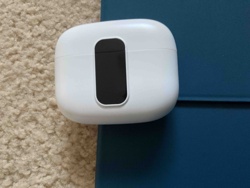 White Wireless Earbud Charging Case