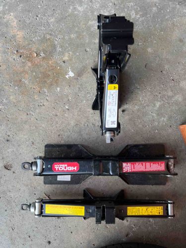 Assorted Scissor Jacks