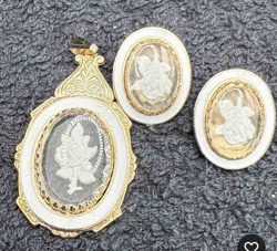 Vintage Intaglio Pendant and Clip-On Earrings Set with Roses