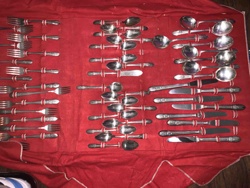 Wm. Rogers Mfg. Co. Extra Plate Flatware Set in Red Storage Roll