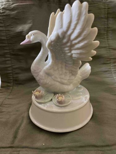 Porcelain Swan Music Box