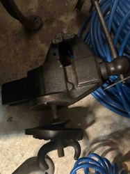 Cast Iron Bench Vise with Swivel Base