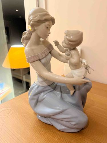 Lladró Porcelain Figurine: "Cherish Me" (Maternal Love)