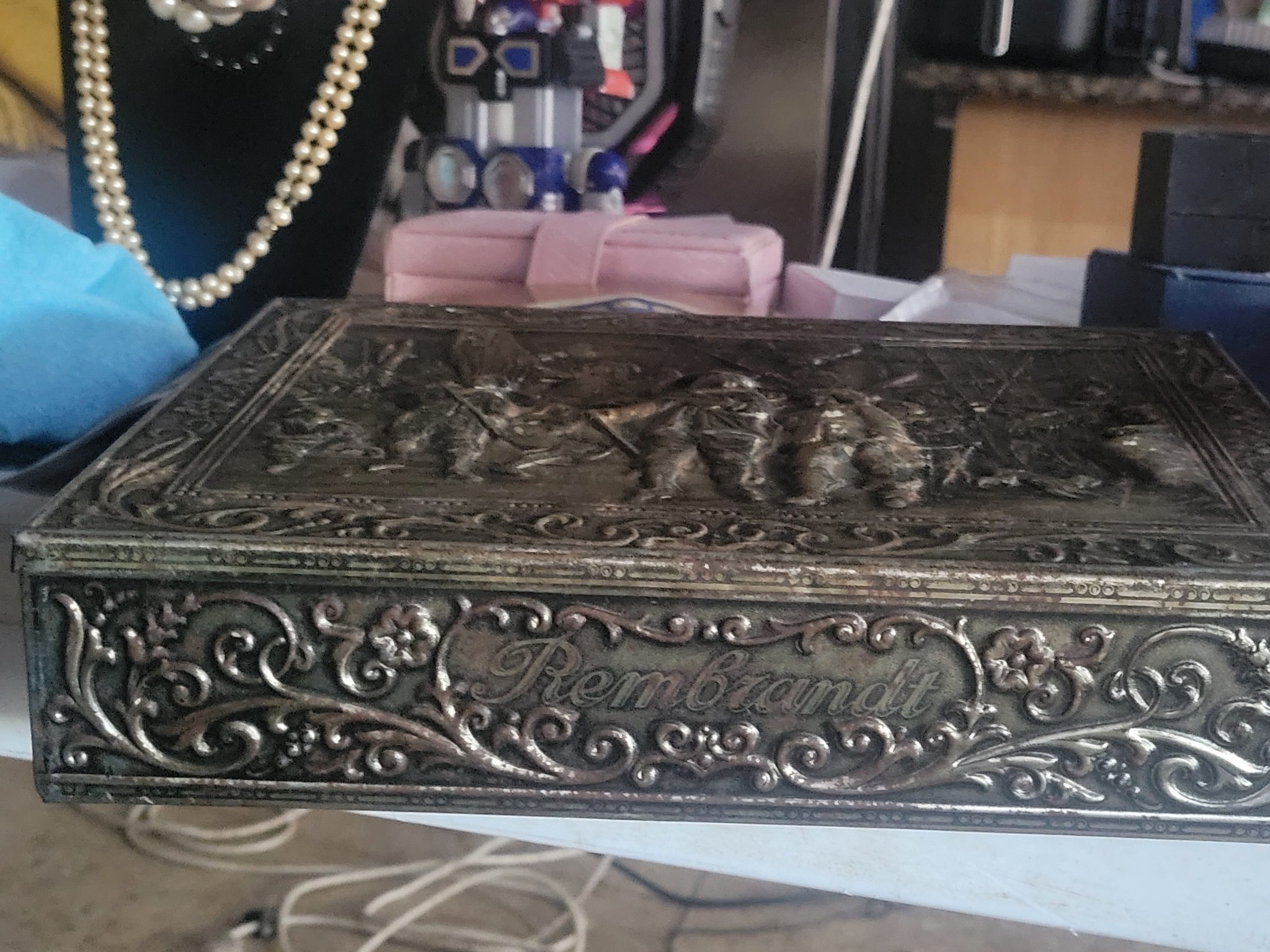 Submitted photo of Embossed metal box bearing text 'Rembrandt' (not authenticated)