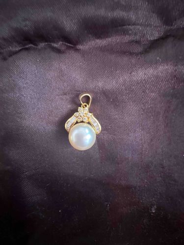 18k Gold Pearl and Diamond Pendant
