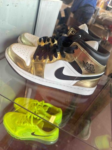 Nike Air Jordan 1 Low 'Metallic Gold'