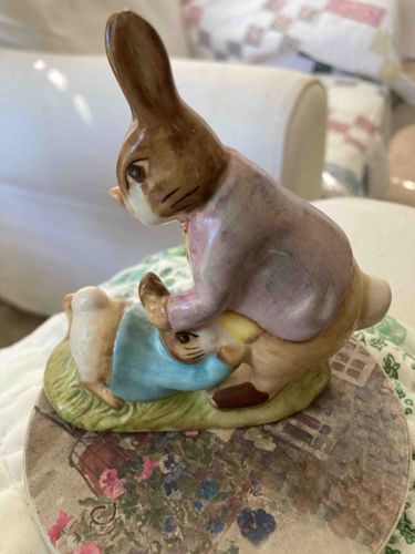Beswick Peter Rabbit Figurine - Peter with Radishes