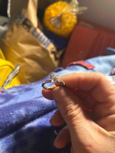 Round Brilliant Diamond Twist Engagement Ring