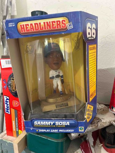 Sammy Sosa Headliners XL Commemorative Figure