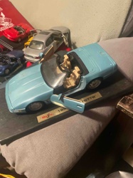 Maisto 1988 Chevrolet Corvette Convertible Die-cast Model Car