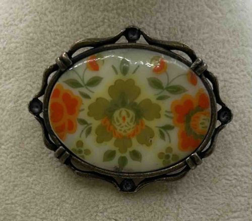 Vintage Floral Cameo Brooch/Pin