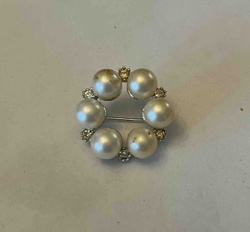 Vintage Imitation Pearl and Rhinestone Wreath Brooch