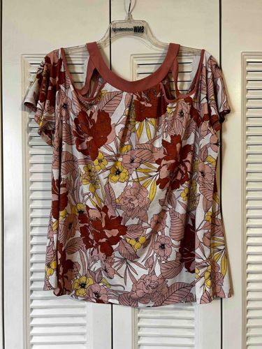 Floral Cold-Shoulder Short Sleeve Blouse