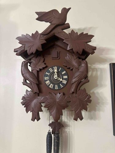 Traditional Wall-Mounted Cuckoo Clock with Bird and Leaf Carvings