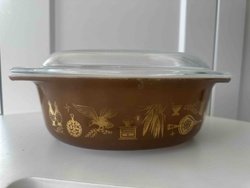 Pyrex Cinderella Bowl 'Homestead' / 'Americana' Pattern (Brown with Gold Print)