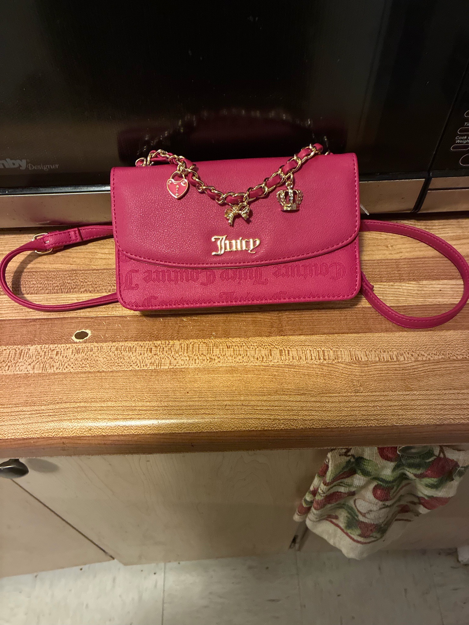 Submitted photo of Juicy Couture Crossbody Bag (not authenticated)