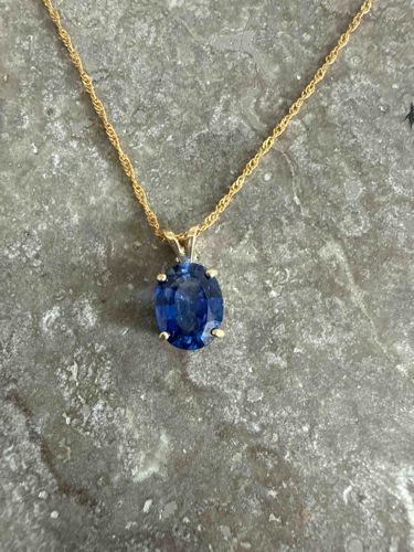 Oval-Cut Blue Sapphire Pendant on Gold Singapore Chain