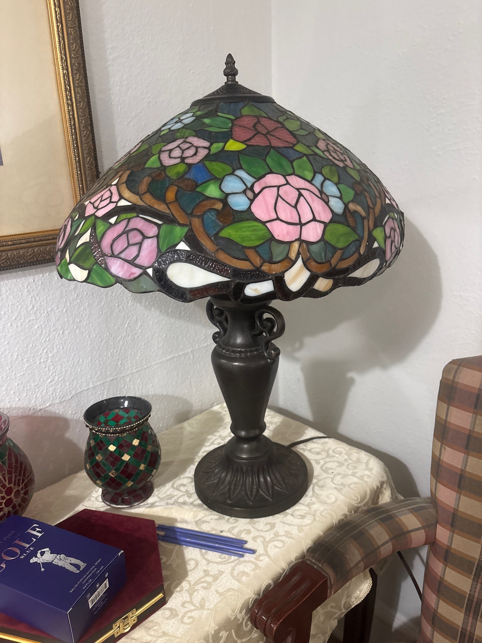 Submitted photo of Leaded glass floral table lamp (unauthenticated)