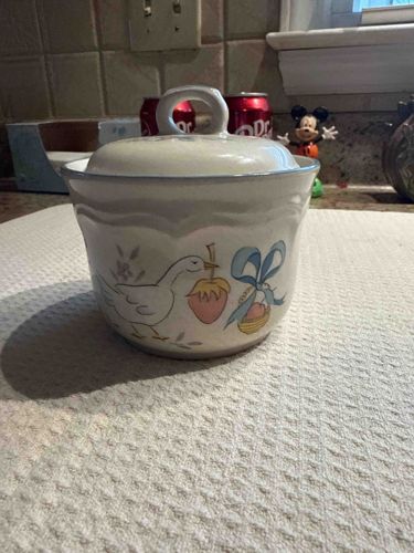 Pfaltzgraff Village "Gooseberry" Pattern Covered Bowl